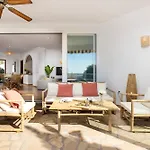 Selvatic With Pool, Cinema, Sauna & Mini Golf Villa *