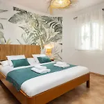 Selvatic With Pool, Cinema, Sauna & Mini Golf Arenas (Malaga)
