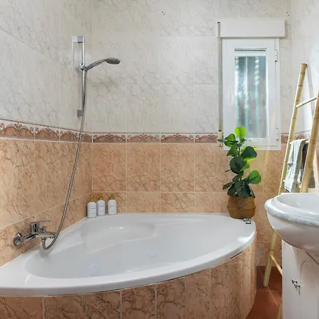 Selvatic With Pool, Cinema, Sauna & Mini Golf Arenas (Malaga)